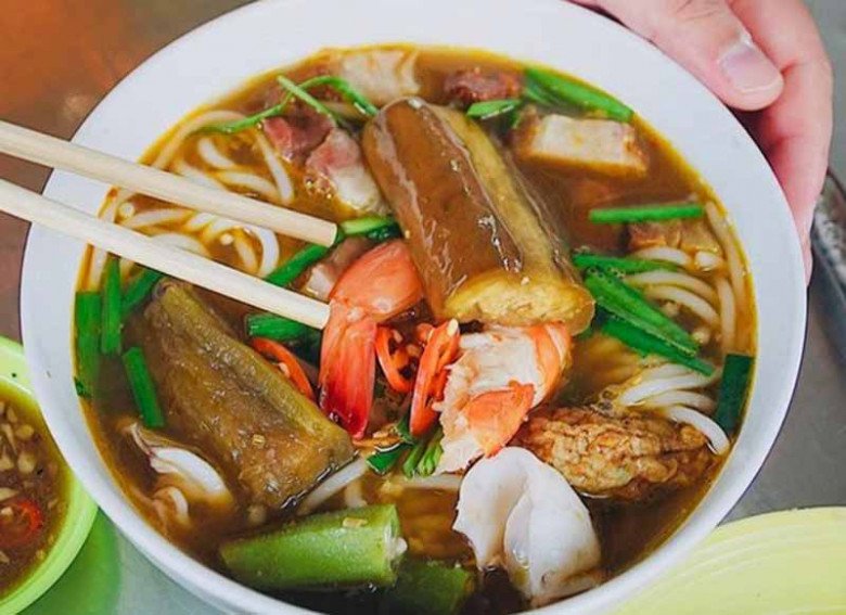 Menu ăn sáng yêu thích của người Sài Gòn, có món đắt đỏ, 80.000 đồng/ổ bánh mì vẫn đông nườm nượp - 3