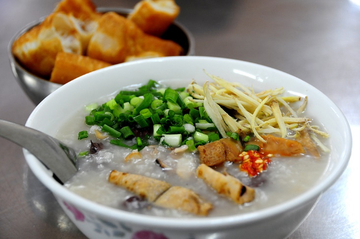 Ở Sài Gòn có món cháo đặc sản, từng là món “cứu cánh lúc đói” của sinh viên, nay bán vỉa hè đông khách nườm nượp - 1