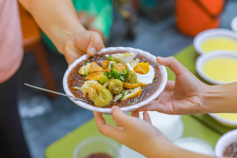 5 đặc sản Hà Nội chỉ chờ hè đến là lên ngôi, có món kết hợp chẳng liên quan nhưng vị cực cuốn, cầm 50.000 đồng ăn thả ga - 4