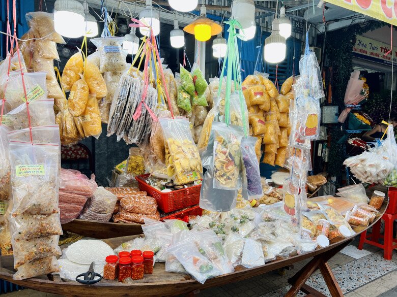 5 khu phố ẩm thực ngon nổi tiếng Sài Gòn, món gì cũng bán, có nơi chật hẹp chỉ toàn xe đẩy mà khách nườm nượp - 2