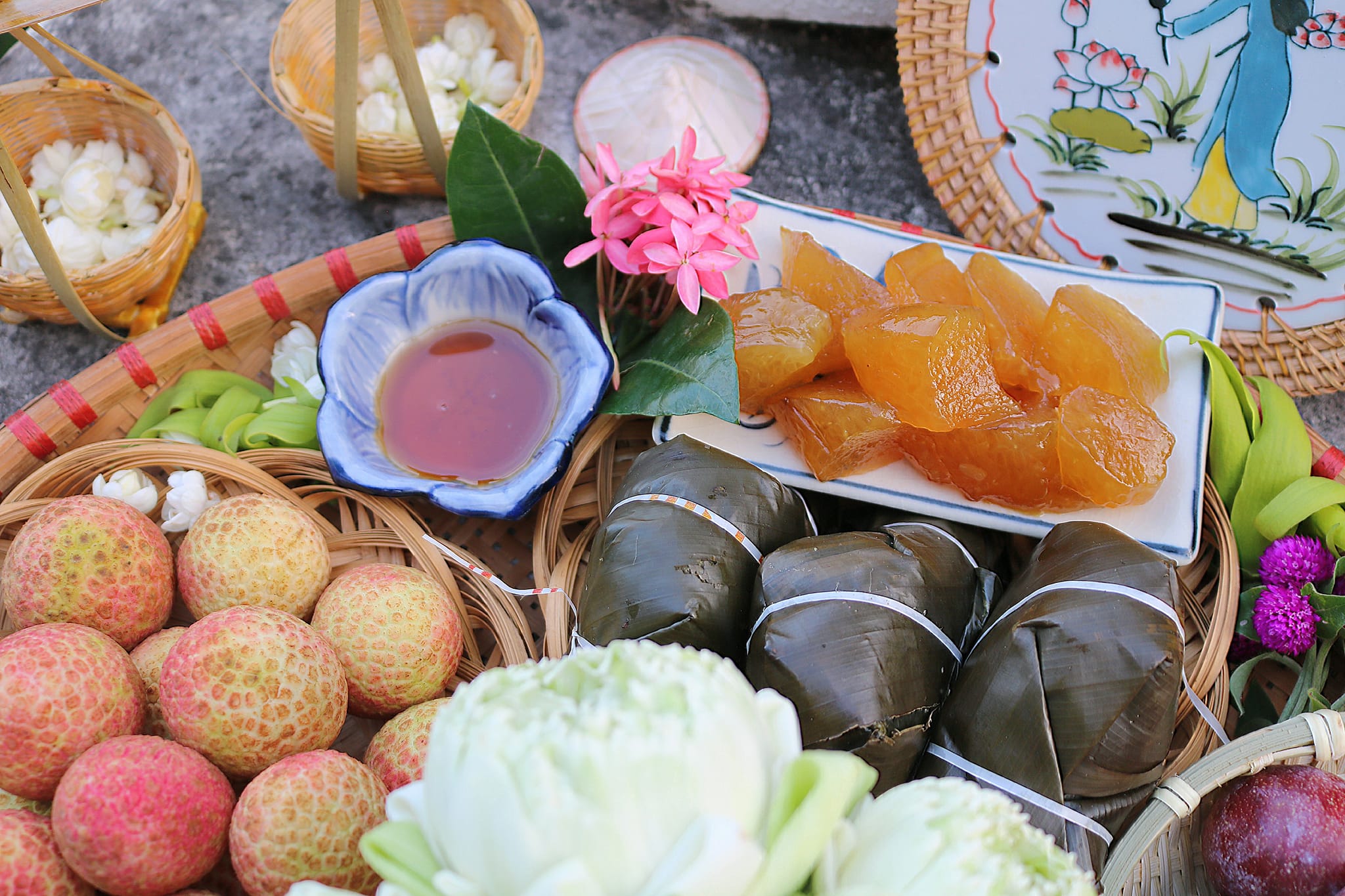 Tết Đoan Ngọ nhớ tìm mua loại bánh cổ truyền ở Hà Nội, thơm ngon ngọt “diệt sâu bọ”, giá chỉ 5.000 đồng/chiếc - 1