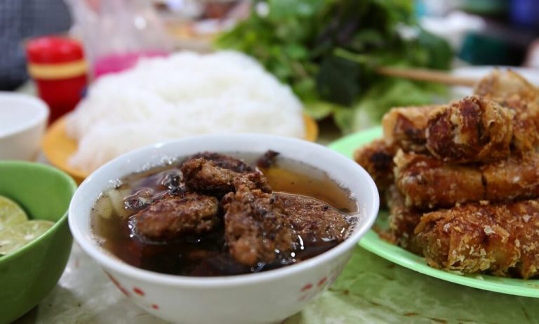Cầm 50k ăn cả phố cổ Hà Nội: Thèm bún ốc đến Đồng Xuân, muốn ăn nộm tới Hàm Long - 1