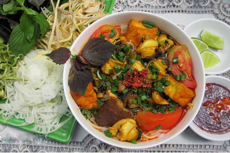 Cầm 50k ăn cả phố cổ Hà Nội: Thèm bún ốc đến Đồng Xuân, muốn ăn nộm tới Hàm Long - 2