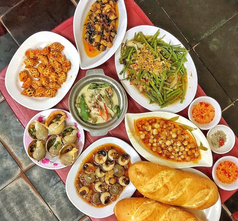Cầm 200k “ăn sập” thiên đường ốc Sài Gòn, quán lớn quán nhỏ món gì cũng có, chỗ nào cũng đông nghẹt  - 3