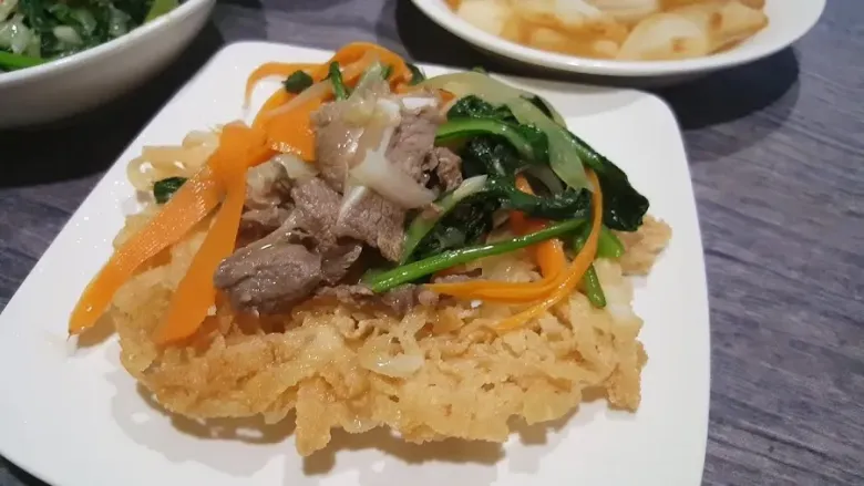 Ghé 5 quán phở chiên ngon nổi tiếng ở Hà Nội, khách ngồi vỉa hè tự phục vụ, chỉ bán vài tiếng đã hết hàng - 3
