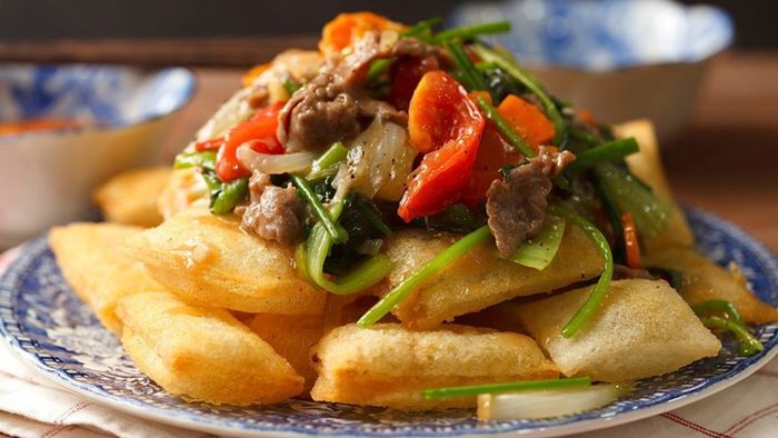 Ghé 5 quán phở chiên ngon nổi tiếng ở Hà Nội, khách ngồi vỉa hè tự phục vụ, chỉ bán vài tiếng đã hết hàng - 1