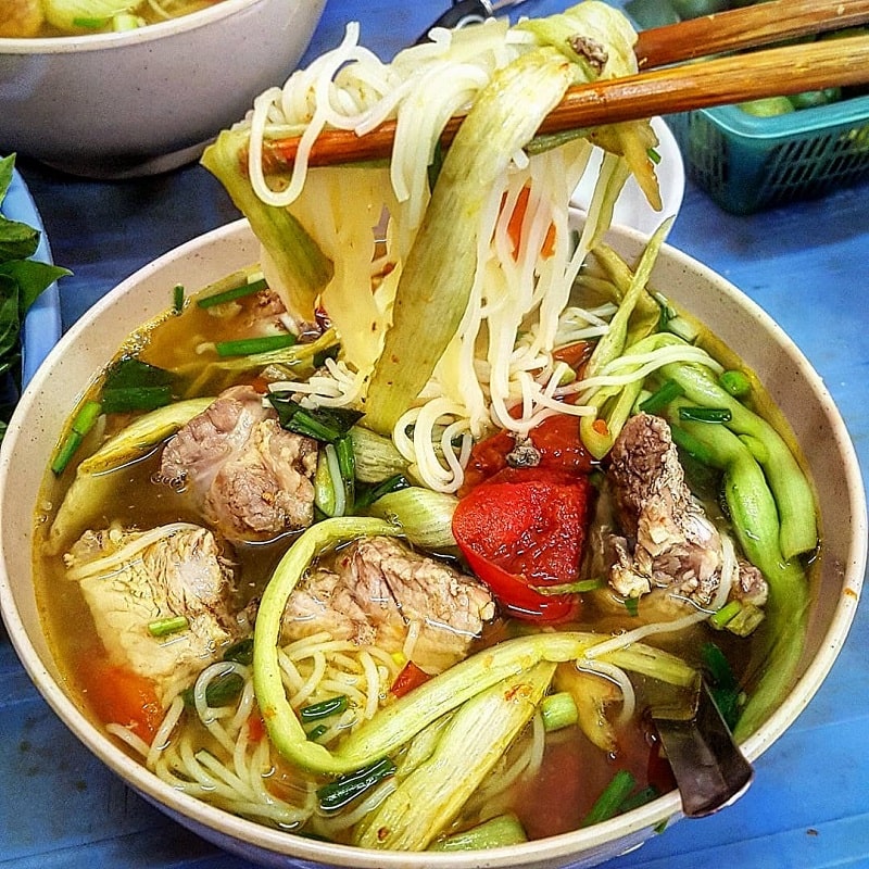 Độc lạ ẩm thực Hà Nội: Khách vừa ăn bún vừa nghe chủ quán quát tháo, muốn ăn phải xếp hàng chờ cả tiếng - 2