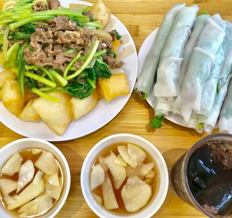 Ghé 5 quán phở chiên ngon nổi tiếng ở Hà Nội, khách ngồi vỉa hè tự phục vụ, chỉ bán vài tiếng đã hết hàng - 4