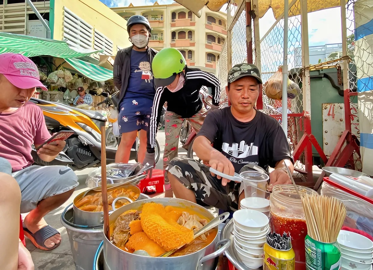 Hàng phá lấu đắt nhất Sài Gòn, 30 năm giữ hương vị nước hầm đặc biệt, khách xếp hàng chờ mua giá 600.000 đồng/kg - 2