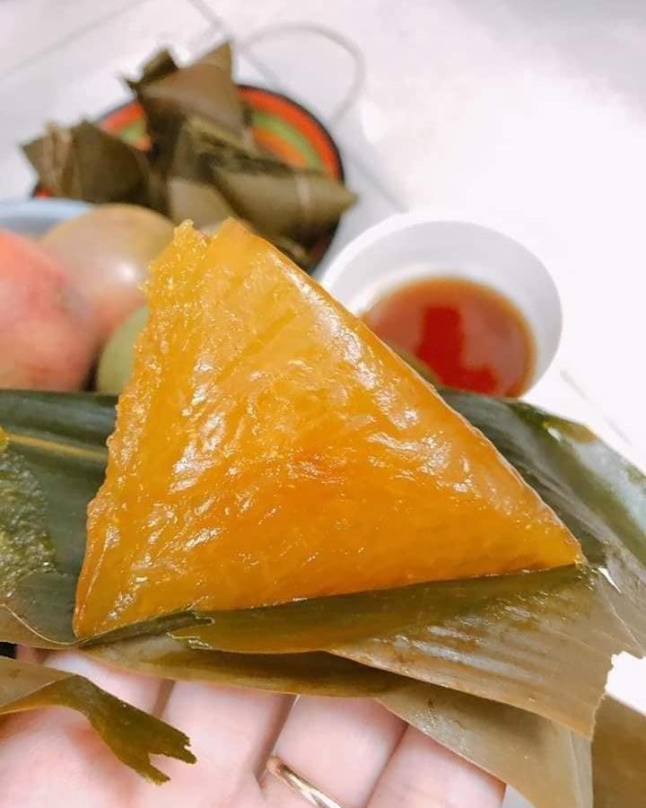 Tết Đoan Ngọ nhớ tìm mua loại bánh cổ truyền ở Hà Nội, thơm ngon ngọt “diệt sâu bọ”, giá chỉ 5.000 đồng/chiếc - 2