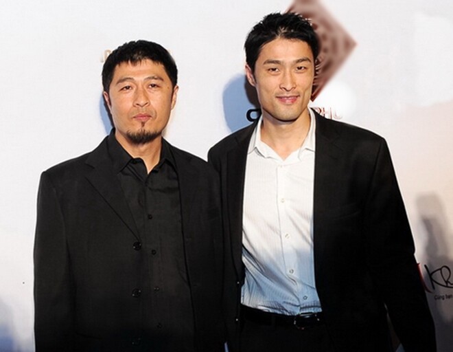 Cùng 51 tuổi: Johnny Trí Nguyễn vẫn cô đơn, có con gái xinh như hoa hậu, Thái Hòa sống bình dị bên vợ trẻ - 3