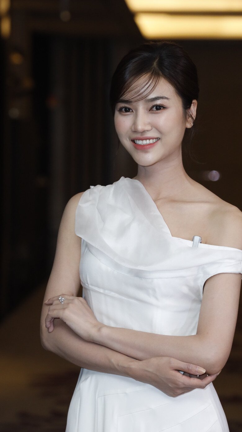 Anh Đào sau nửa năm làm đám cưới: &#34;Ngày trước tôi chỉ thơm bạn diễn, chứ lấy chồng rồi tôi hôn mãnh liệt luôn&#34; - 9