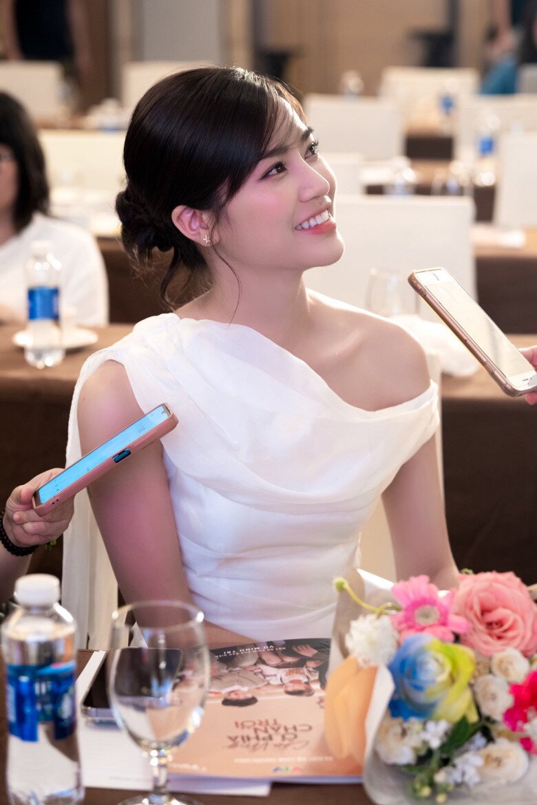 Anh Đào sau nửa năm làm đám cưới: &#34;Ngày trước tôi chỉ thơm bạn diễn, chứ lấy chồng rồi tôi hôn mãnh liệt luôn&#34; - 6