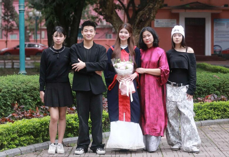 Con gái thứ 3 của NSƯT Võ Hoài Nam thi tốt nghiệp THPT, thiếu nữ 18 tuổi được khen &#34;nhặt hết nét đẹp của bố&#34; - 4