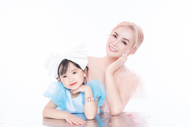 Cùng sinh năm 1976: Việt Hương ở biệt thự gần 300 tỷ được chồng cưng chiều, Hoàng Yến 4 lần ly hôn &#34;trắng tay&#34; - 14