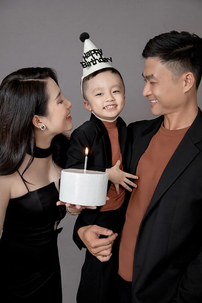 Cùng sinh năm 1989: &#34;Thánh livestream&#34; Lê Dương Bảo Lâm nói &#34;được trả 7 tỷ/ngày&#34;, Duy Hưng có vợ đẹp như hoa hậu - 8