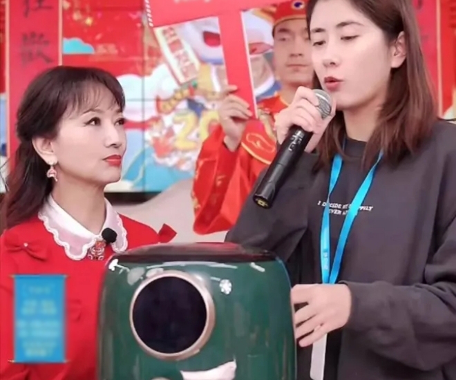 &#34;Quan Âm đẹp nhất màn ảnh&#34;: Phải livestream bán hàng kiếm từng 30 nghìn đồng, sống khốn khó vì chồng con &#34;vô dụng&#34; - 1