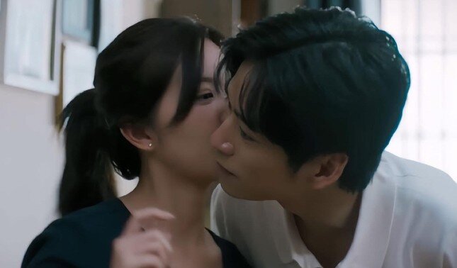 Kết thúc phim Cha Tôi Người Ở Lại: Xúc động chuyện tình 4 cặp đôi, Trần Nghĩa mong khán giả không "định kiến" - 6