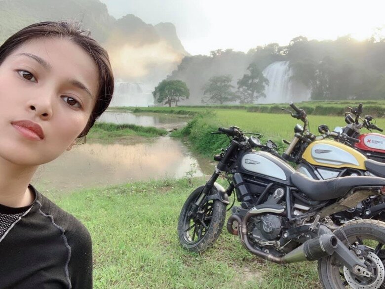 Người tình hơn 1 thập kỷ không cưới của &#34;ông hoàng&#34; phim hành động Việt: Từng mệt đến bật khóc vì quay &#34;cảnh nóng&#34; 12 tiếng - 12