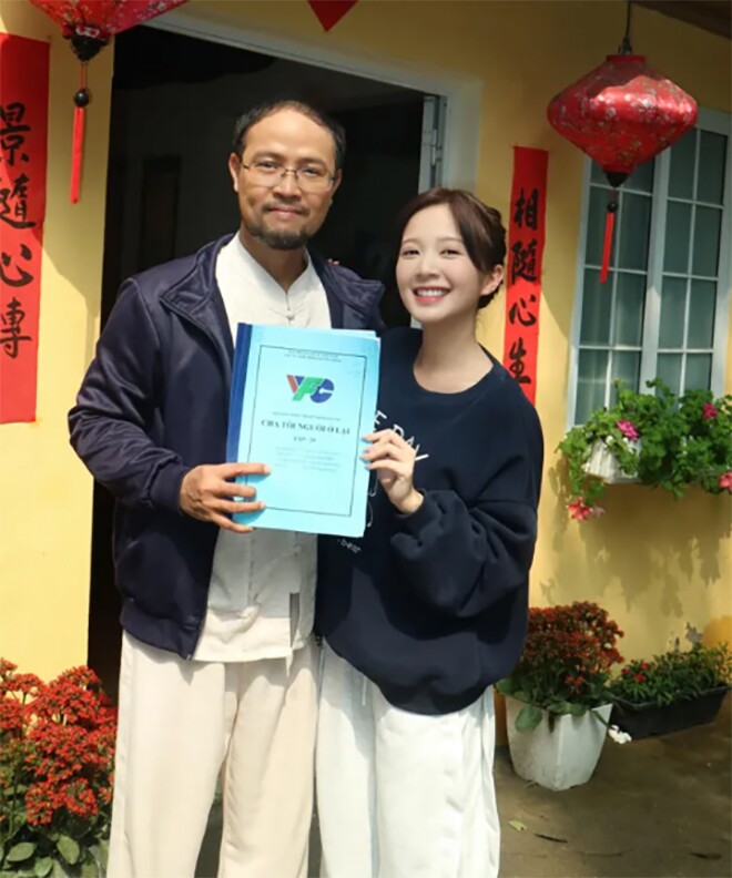 Cặp bố con Cha Tôi Người Ở Lại có quá khứ &#34;yêu đương&#34;, Minh Hương từ &#34;con&#34; hóa &#34;bạn gái&#34; NSND Mạnh Cường - 3