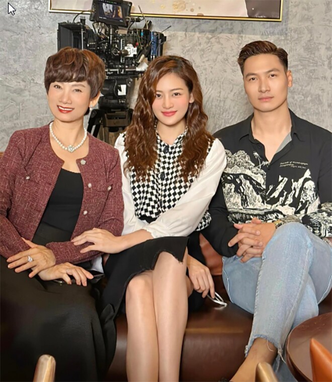 Cặp bố con Cha Tôi Người Ở Lại có quá khứ &#34;yêu đương&#34;, Minh Hương từ &#34;con&#34; hóa &#34;bạn gái&#34; NSND Mạnh Cường - 5