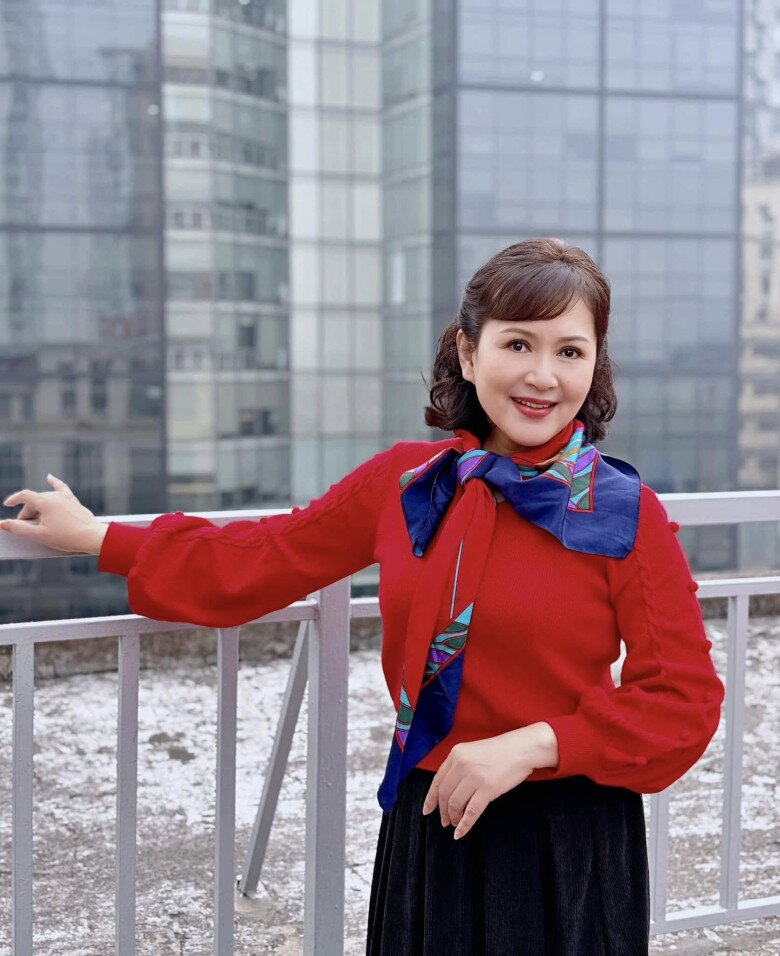 2 NSND &#34;đèn sách&#34; học Thạc sĩ ở tuổi ngoài 50: Trịnh Kim Chi được chồng con ủng hộ, Minh Hòa về hưu sống kín tiếng - 14
