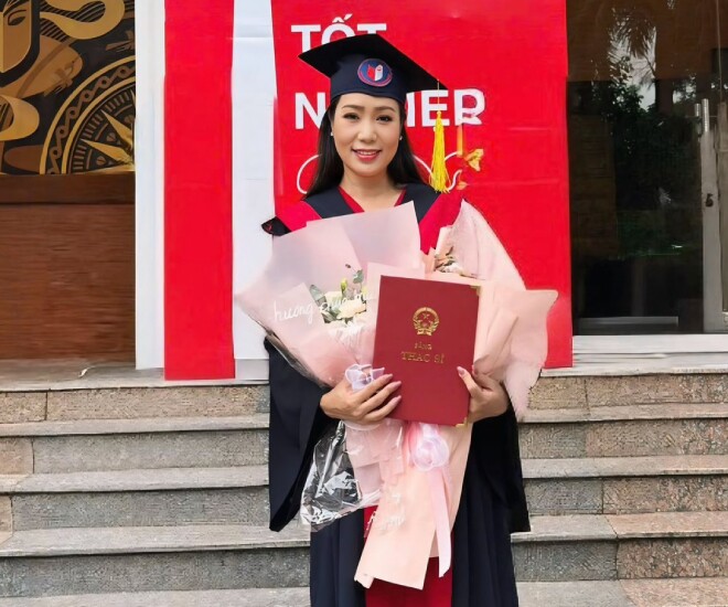 2 NSND &#34;đèn sách&#34; học Thạc sĩ ở tuổi ngoài 50: Trịnh Kim Chi được chồng con ủng hộ, Minh Hòa về hưu sống kín tiếng - 1