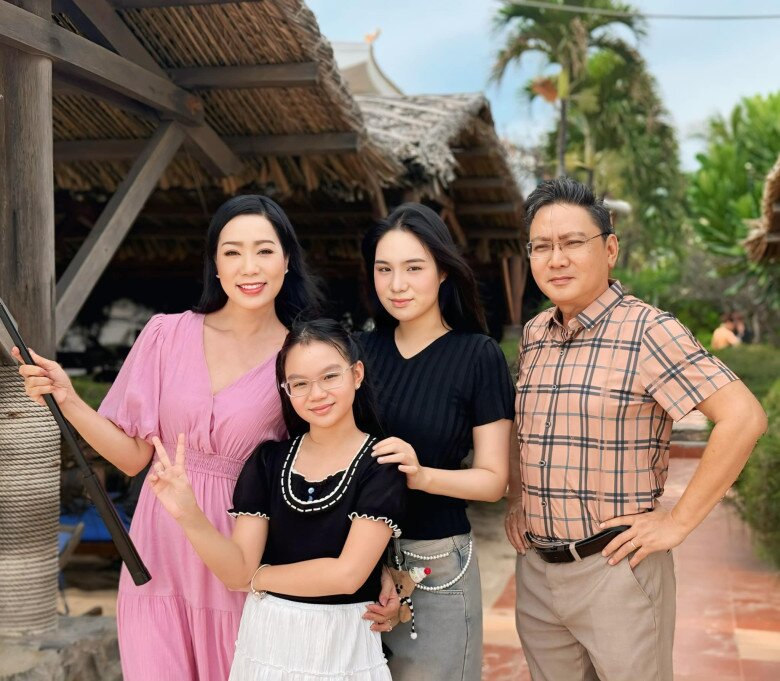2 NSND &#34;đèn sách&#34; học Thạc sĩ ở tuổi ngoài 50: Trịnh Kim Chi được chồng con ủng hộ, Minh Hòa về hưu sống kín tiếng - 6