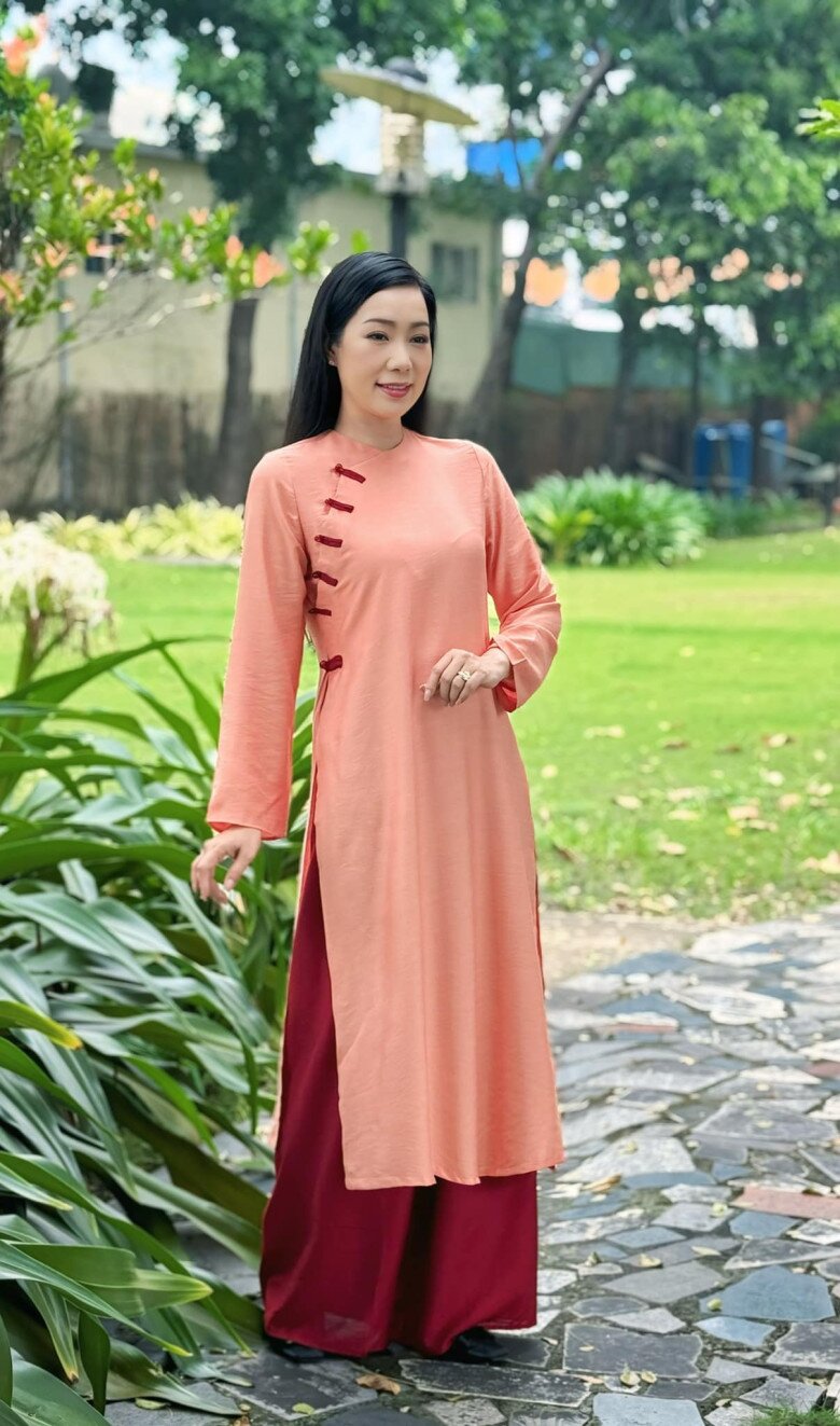 2 NSND &#34;đèn sách&#34; học Thạc sĩ ở tuổi ngoài 50: Trịnh Kim Chi được chồng con ủng hộ, Minh Hòa về hưu sống kín tiếng - 4