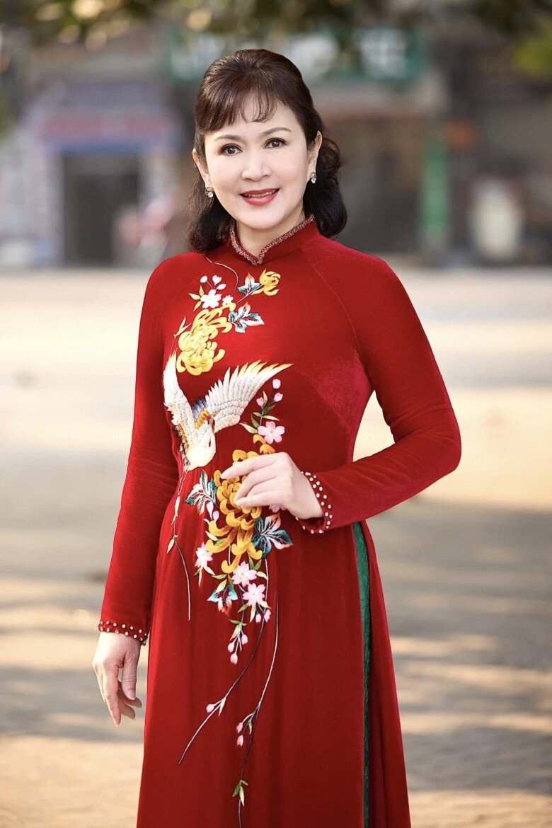 2 NSND &#34;đèn sách&#34; học Thạc sĩ ở tuổi ngoài 50: Trịnh Kim Chi được chồng con ủng hộ, Minh Hòa về hưu sống kín tiếng - 8