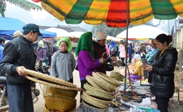 Ghé chợ phiên nổi tiếng nhất Cao Bằng, thử một món tuy quen mà lạ, béo ngậy thơm lừng khắp chợ - 4