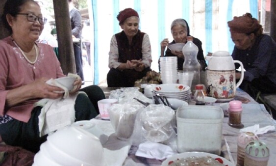 Khu chợ cổ giữa lòng Hưng Yên, tồn tại hàng trăm năm đến nay vẫn hút khách nhờ một món đặc sản - 3