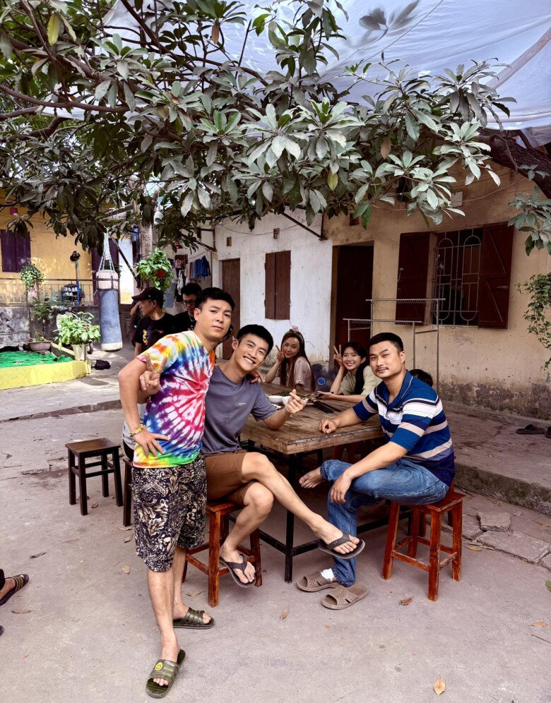 Anh tài xế Dịu Dàng Màu Nắng: Là thủ khoa Sân khấu Điện ảnh đầu ra lẫn đầu vào, chị gái là nữ diễn viên quen mặt - 13