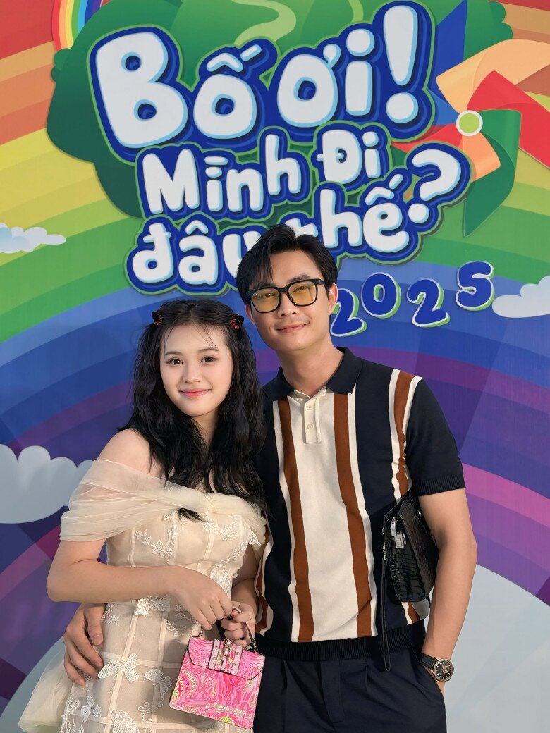 Bé Kitty &#34;Bố Ơi Mình Đi Đâu Thế&#34; phổng phao khó nhận ra sau 7 năm, bố giờ làm nam thần VTV nức tiếng - 2
