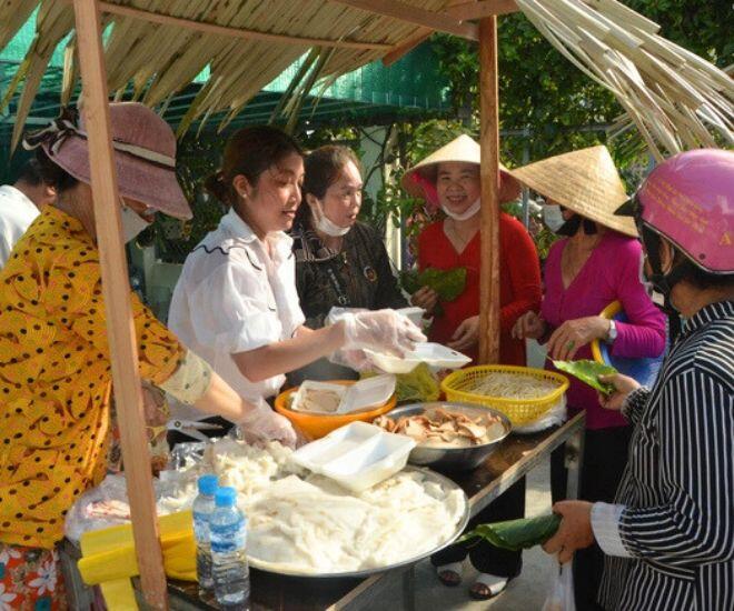 Phiên chợ &#34;độc nhất vô nhị&#34; ở Bạc Liêu, khách không cần mang tiền cũng có thể mua đồ thỏa thích - 1