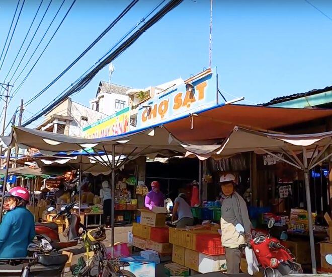 Mách bạn khu chợ sầm uất bậc nhất Đồng Nai, muốn mua gì cũng có mà giá cực rẻ - 1