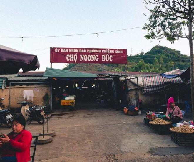 Mách bạn nơi chỉ bán đặc sản rừng độc lạ giữa lòng Sơn La: Xưa chỉ là khu chợ tạm nay thành địa điểm mua sắm sầm uất - 1
