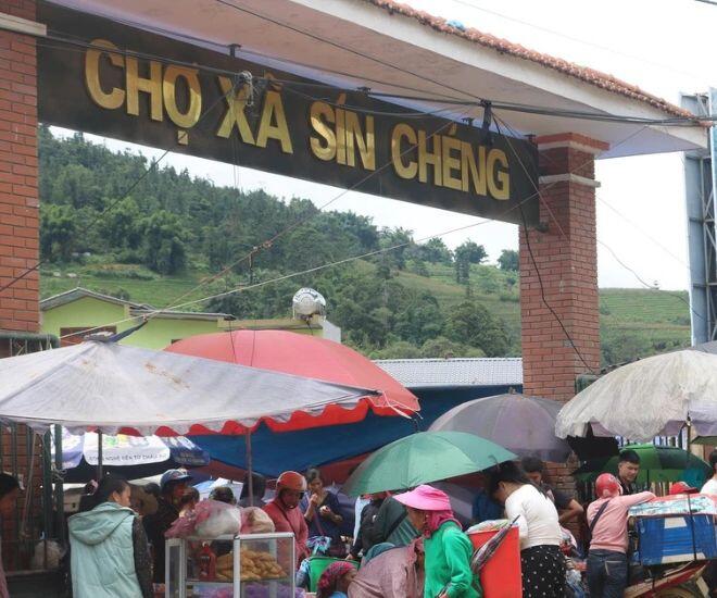 Về Lào Cai đi phiên chợ đông đúc bậc nhất, mua thứ chỉ ở nơi này mới bán - 1