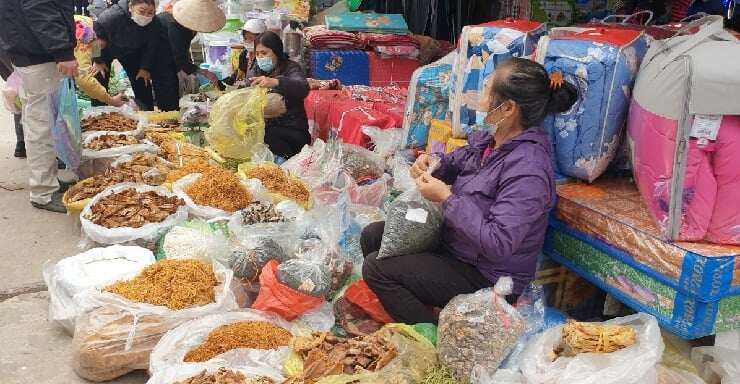 Giữa lòng Hà Nam có một phiên chợ cổ "vượt thời gian", đi qua lúc nào cũng thơm nức bởi một món đặc sản chỉ ở đây mới có - 5