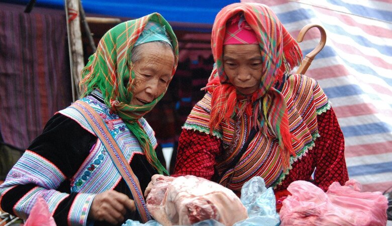 Phiên chợ lạ hút khách Tây bậc nhất Lào Cai, ai đến cũng mê mẩn vì một dịch vụ độc đáo - 4