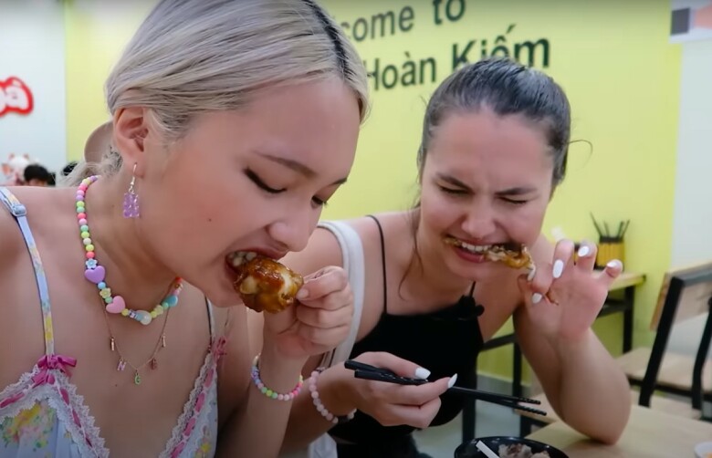 Món ăn vặt Hà Nội từng khiến cô gái Hungary mê mẩn, bày tỏ: &#34;Nếu tôi phải lên mặt trăng, đây sẽ là thứ tôi mang theo&#34; - 2