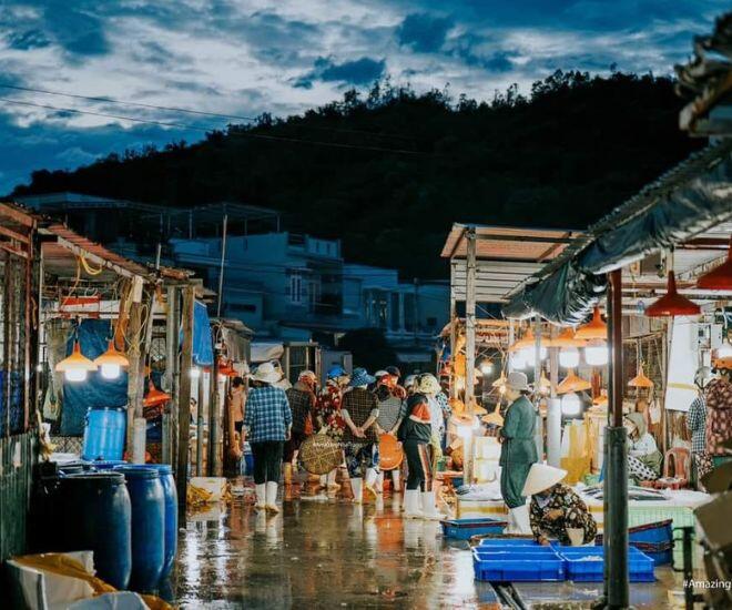 Dân địa phương mách bạn khu chợ bán hải sản cực rẻ ở Nha Trang, đảm bảo tươi ngon vừa đánh bắt từ biển lên - 1