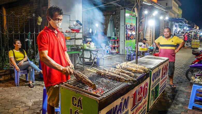 Du lịch Cà Mau không ghé loạt chợ đêm này thì phí cả chuyến đi, muốn mua gì cũng có - 5