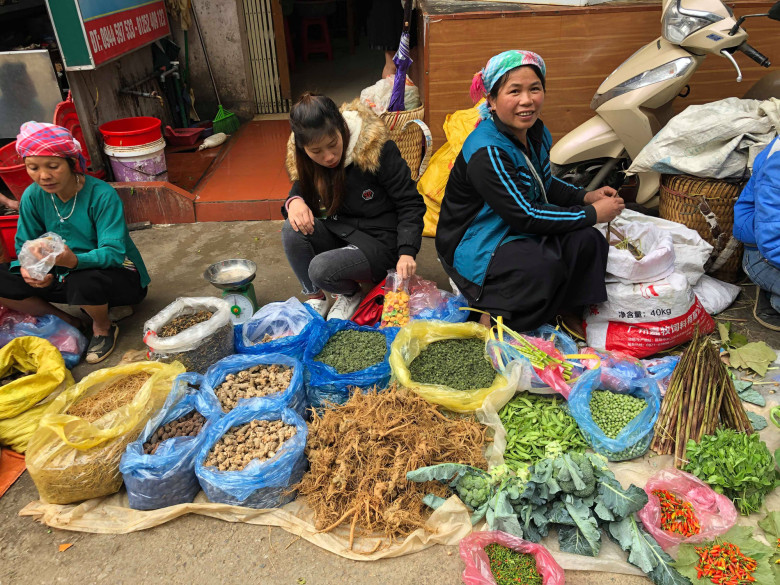 Giữa lòng Hà Giang có phiên chợ tồn tại xuyên 2 thế kỷ, nay là địa điểm nổi tiếng bậc nhất hút khách Tây - 4