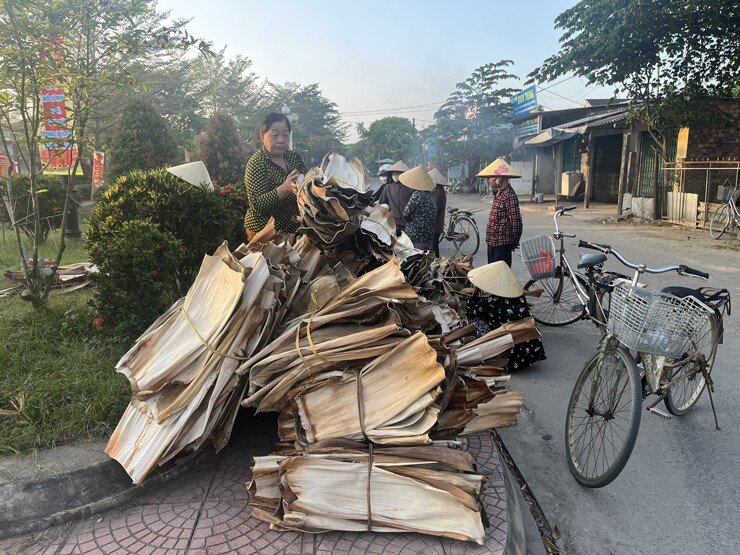 Giữa lòng Quảng Ngãi có khu chợ chỉ bán thứ tưởng là &#34;rác&#34;, nay được xuất khẩu ra nước ngoài - 4