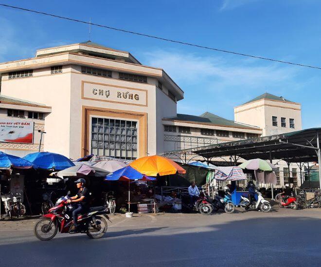 Giữa lòng Quảng Ninh có khu chợ cổ kính bậc nhất: Từ khu chợ truyền thống nay thành địa điểm bán đủ thứ ai cũng mê - 1