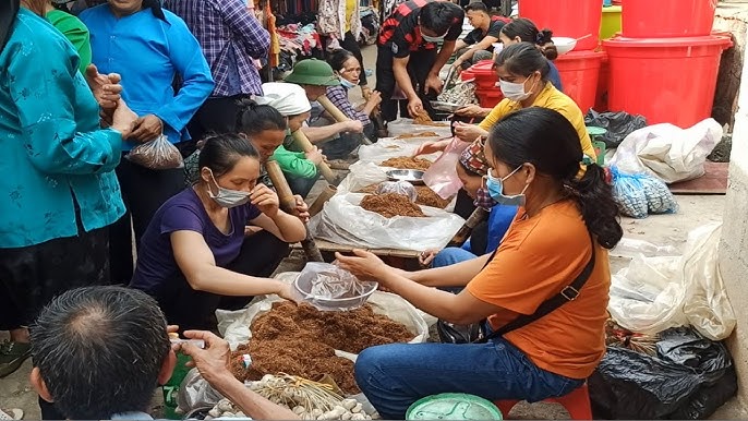 Ghé chợ phiên nổi tiếng nhất Cao Bằng, thử một món tuy quen mà lạ, béo ngậy thơm lừng khắp chợ - 2