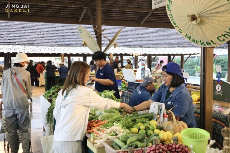 Khu chợ cuối tuần chuyên bán đặc sản &#34;xanh sạch&#34;, được ví như &#34;ốc đảo sinh thái&#34;, du khách đến đông nghịt - 2