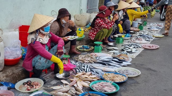Khu chợ sầm uất bậc nhất Phan Thiết: Xưa chỉ là chợ &#34;chồm hổm&#34; nay hút khách nghìn nghịt vì một lý do? - 2