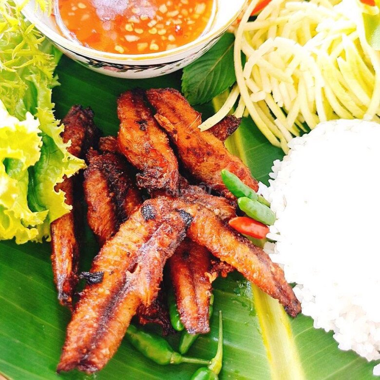 Loài cá xấu như quỷ nhìn rợn người nay được chế biến thành món ngon thơm phức trên bàn nhậu, dân sành ăn khen hơn cả thịt gà - 5
